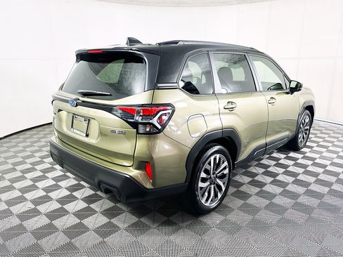 Used 2025 Subaru Forester Touring image 3