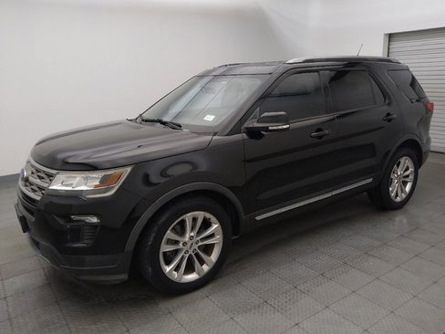Used 2018 Ford Explorer XLT w/ Equipment Group 202A FWD image 2