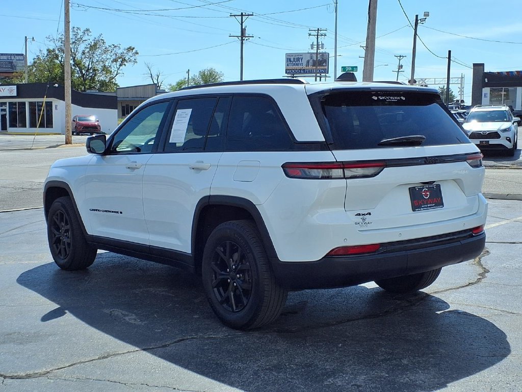 Used 2024 Jeep Grand Cherokee Altitude AWD/4WD image 6