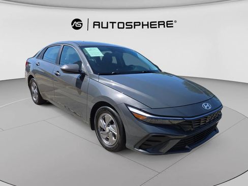 Used 2024 Hyundai Elantra SE FWD image 11