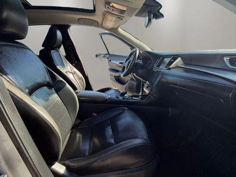 Used 2019 INFINITI QX50 Essential w/ Premium Heat Package image 10