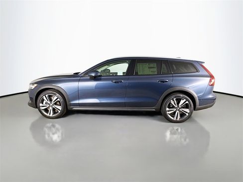 New 2026 Volvo V60 B5 Cross Country Plus w/ Climate Package image 4