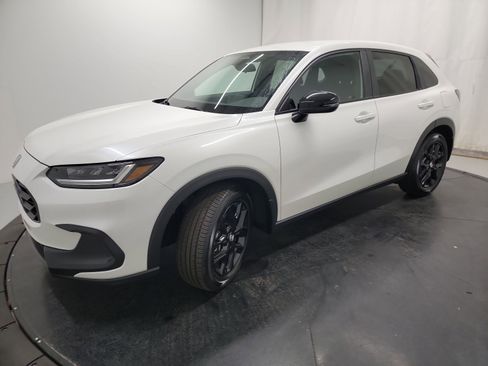 Certified 2025 Honda HR-V Sport image 3