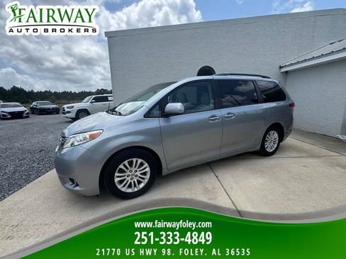 Used 2013 Toyota Sienna XLE FWD image 1