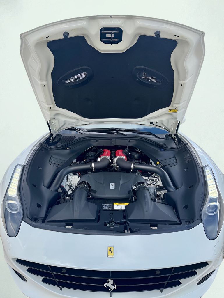 Used 2015 Ferrari California T RWD image 11