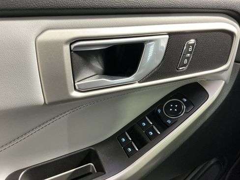 Used 2023 Ford Explorer XLT w/ Equipment Group 202A AWD/4WD image 16