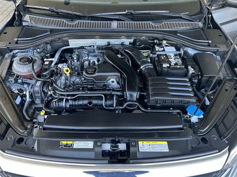 Certified 2024 Volkswagen Jetta SE w/ Panoramic Sunroof Package image 40