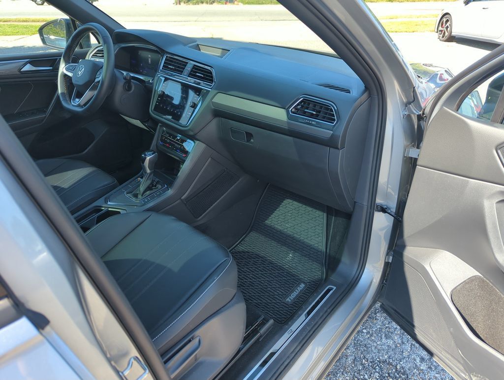 Used 2023 Volkswagen Tiguan SE R-Line FWD image 36