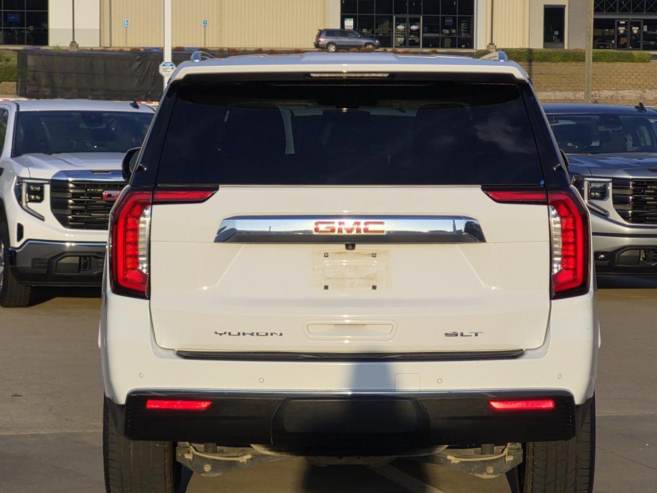 Certified 2022 GMC Yukon XL SLT w/ SLT Premium Package RWD image 6