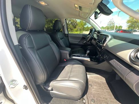 Used 2023 Toyota Tacoma SR5 w/ Technology Package RWD image 22