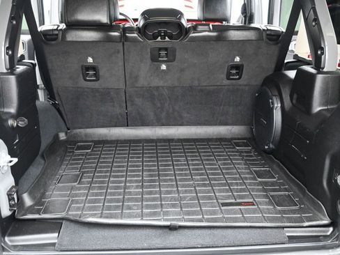 Used 2022 Jeep Wrangler Unlimited Rubicon w/ Dual Top Group image 11