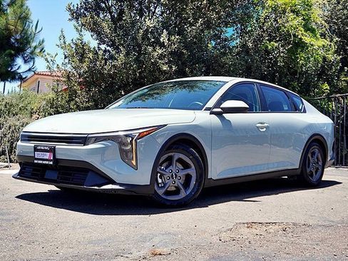 Used 2025 Kia K4 FWD image 2