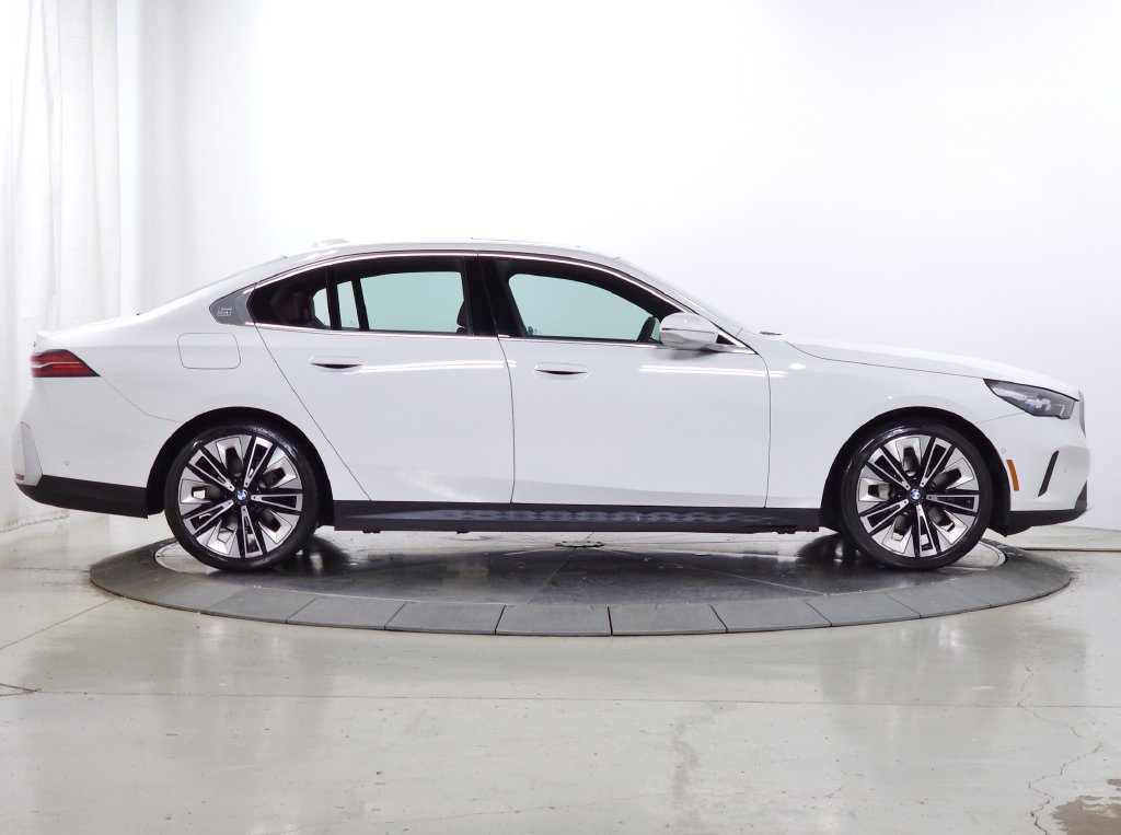 Used 2024 BMW 530i xDrive w/ Convenience Package AWD/4WD image 11