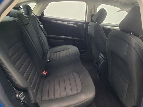 Used 2020 Ford Fusion SE FWD image 19