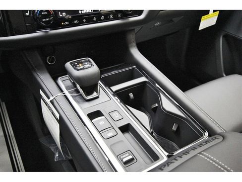 New 2025 Nissan Pathfinder SL image 20