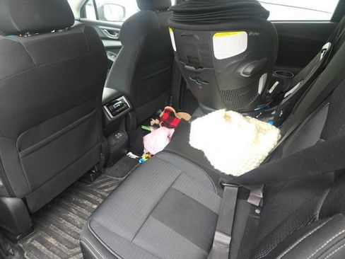 Used 2024 Subaru Ascent Premium w/ Convenience Package image 11