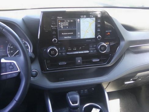 Used 2022 Toyota Highlander XLE image 14
