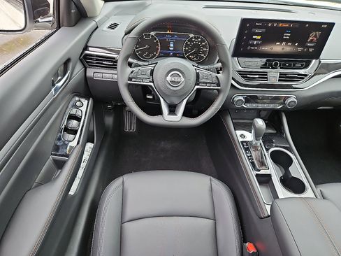 New 2025 Nissan Altima 2.5 SR w/ SR Premium Package image 9