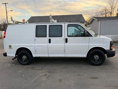 Used 2014 GMC Savana 2500 w/ Cold Climate Package RWD image 8