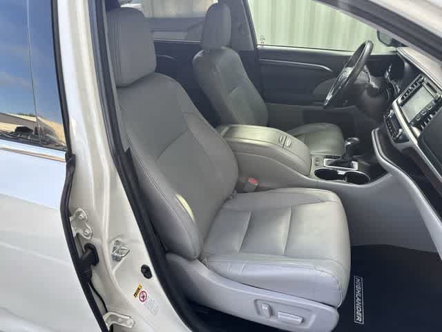 Used 2015 Toyota Highlander Limited Platinum FWD image 20