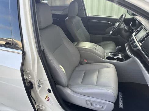 Used 2015 Toyota Highlander Limited Platinum FWD image 20