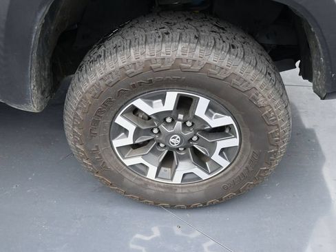 Used 2022 Toyota Tacoma TRD Off-Road w/ Technology Package AWD/4WD image 11