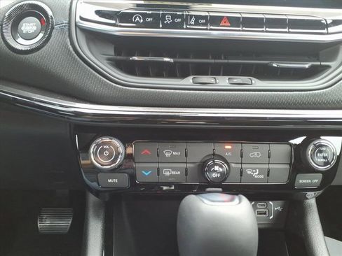 New 2026 Jeep Compass Latitude image 15