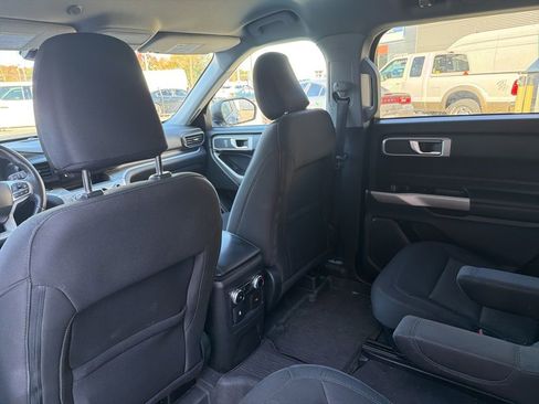 Used 2022 Ford Explorer XLT image 33