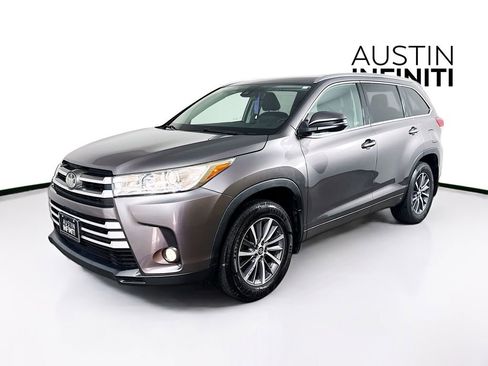Used 2018 Toyota Highlander XLE FWD image 3
