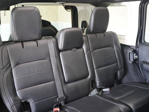 Used 2018 Jeep Wrangler Unlimited Sahara AWD/4WD image 35