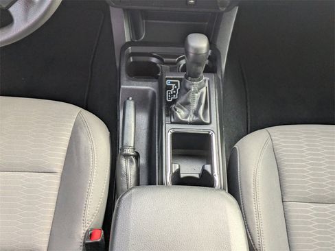 Used 2017 Toyota Tacoma SR image 18