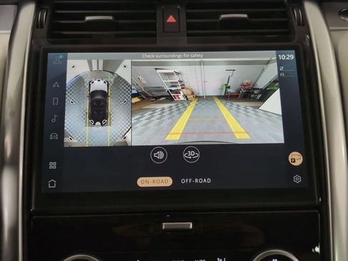 Used 2025 Land Rover Discovery Dynamic SE image 23