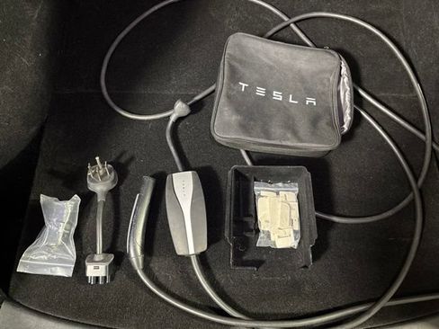 Used 2023 Tesla Model Y Long Range AWD/4WD image 37
