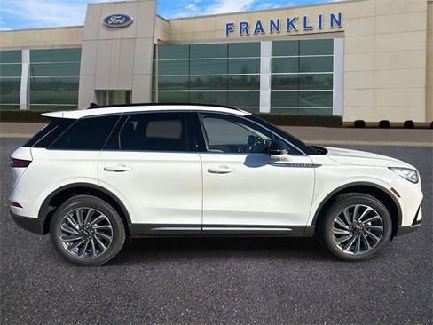 New 2026 Lincoln Corsair Reserve image 8