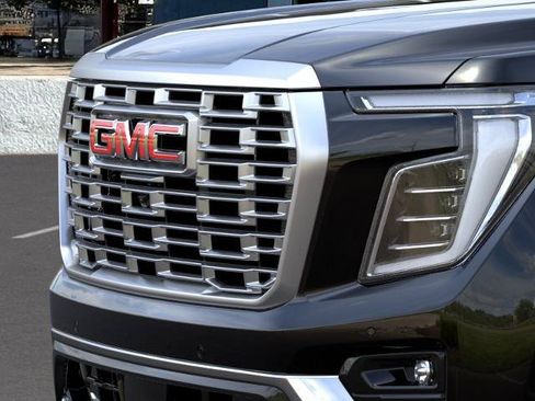 New 2026 GMC Yukon Denali w/ Denali Reserve Package AWD/4WD image 13