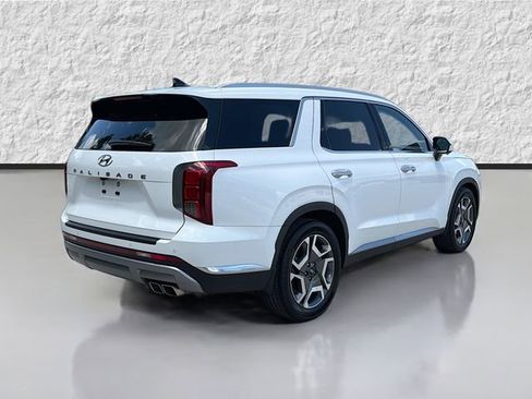 Used 2023 Hyundai Palisade Limited FWD image 3