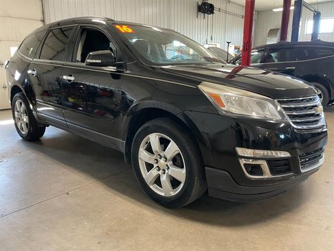 Used 2016 Chevrolet Traverse LT w/ Style and Technology Package FWD image 6