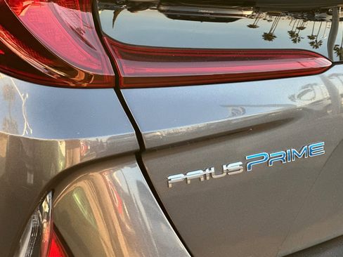 Used 2017 Toyota Prius Prime Plus image 28