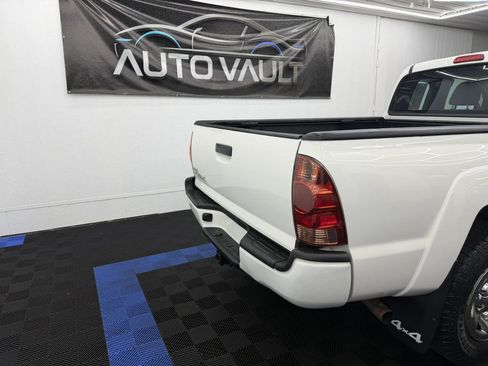 Used 2015 Toyota Tacoma 4x4 Access Cab image 3
