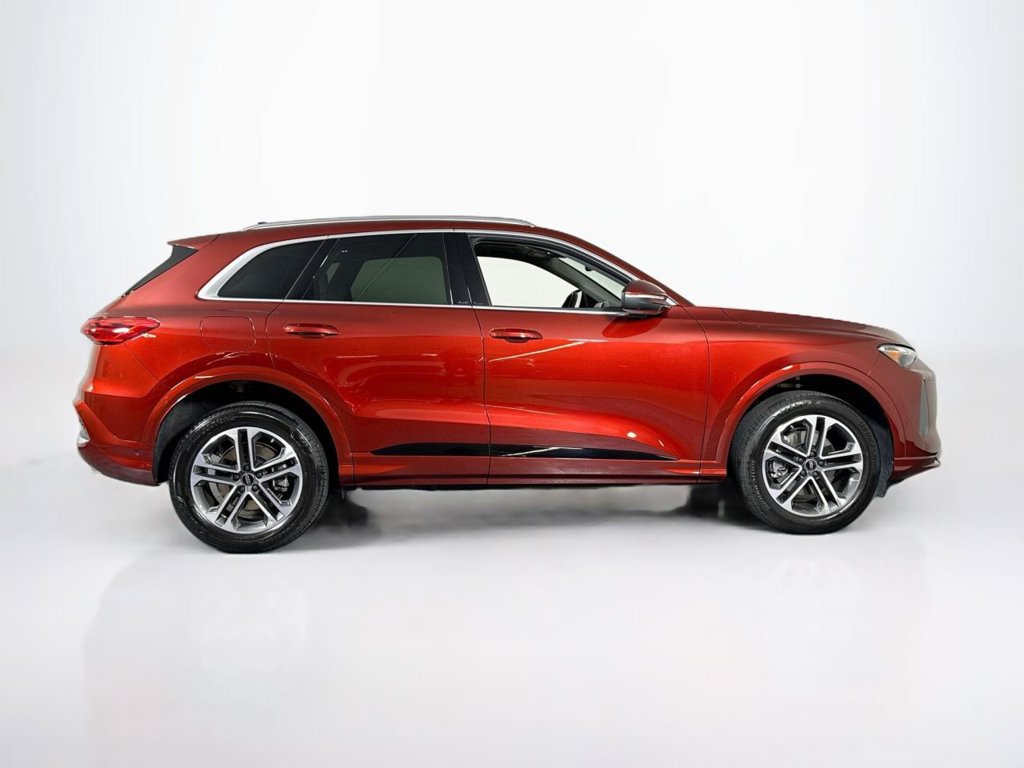Certified 2025 Audi Q5 Premium AWD/4WD image 6