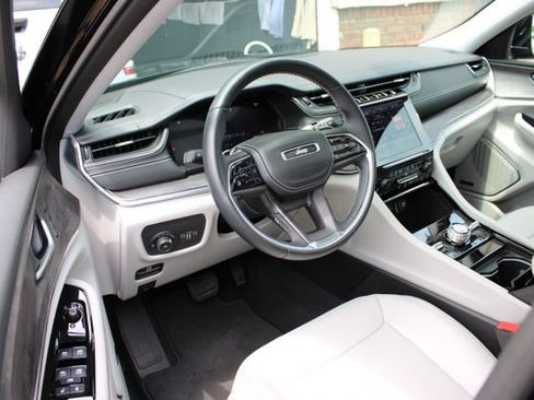 Used 2022 Jeep Grand Cherokee Overland AWD/4WD image 15