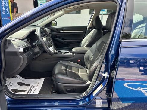 Used 2024 Nissan Altima 2.5 SR FWD image 12