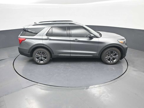 Used 2024 Ford Explorer XLT w/ Equipment Group 202A AWD/4WD image 43