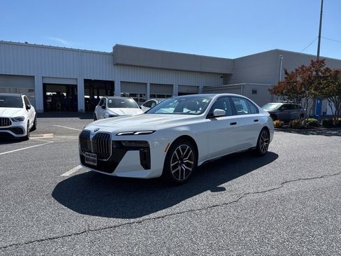 Used 2025 BMW 740i xDrive AWD/4WD image 1