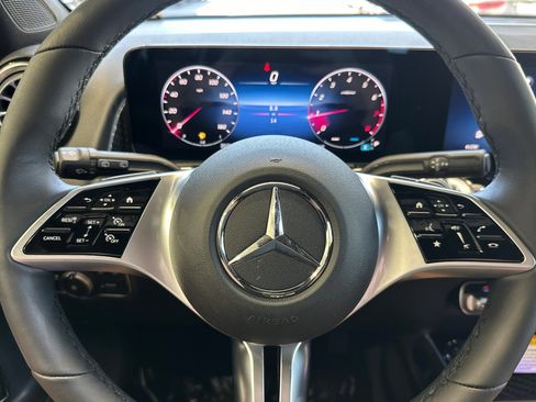 New 2025 Mercedes-Benz GLB 250 4MATIC image 23