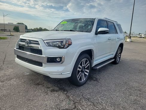 Used 2024 Toyota 4Runner Limited AWD/4WD image 2