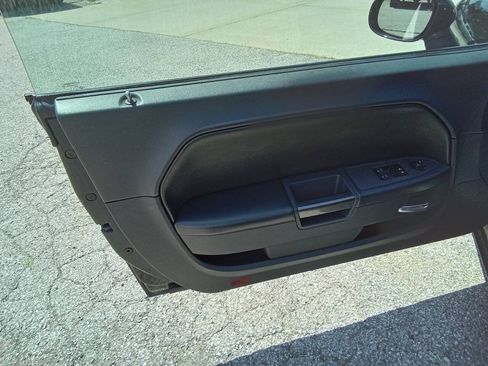 Used 2011 Dodge Challenger RWD image 9