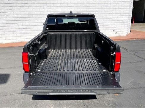 Used 2025 Toyota Tacoma SR5 image 33