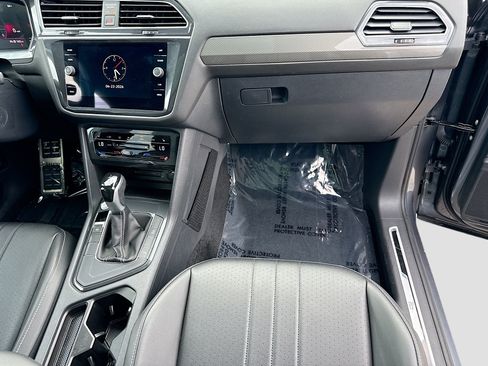 Used 2024 Volkswagen Tiguan SE R-Line FWD image 17