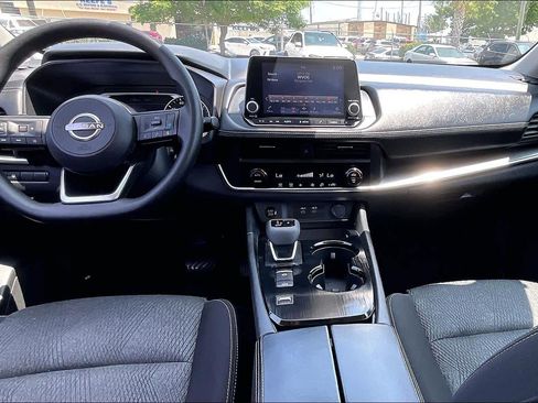Used 2024 Nissan Rogue SV FWD image 16